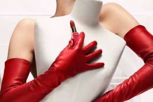 "Born in Rosso": Valentino spaja modu sa novim nijansama karmina
