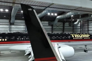 Voljeni privatni avion Donalda Trampa Boing 757 spreman je za let