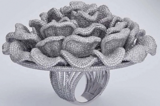 Zlatar obara Ginisov rekord sa 24.679 dijamanata na jednom prstenu