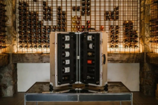 Lebron Džejms & Rimowa predstavljaju kofer za nošenje 12 boca vina