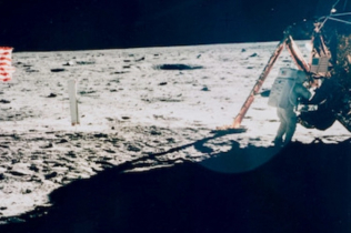 Jedina fotografija Nila Armstronga na Mesecu odlazi na aukciju