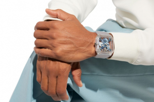 Otkrijte Bell & Ross BR 01 Cyber Skull Sapphire Ice Blue