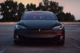 Slupani Tesla modeli sa malom kilometražom se rastavljaju jer su preskupi za popravku