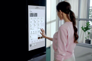 Novi Samsung pametni frižider ima masivni ekran osetljiv na dodir koji čak reprodukuje TikTok