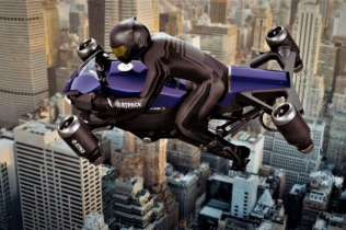 Jetpack Aviation Speeder P2: Prvi leteći motocikl na svetu će poleteti već sledeće godine