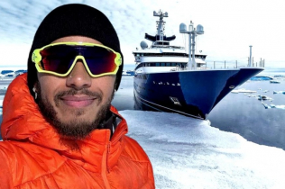 Luis Hamilton istražuje Antarktik na superjahti od 175 miliona dolara