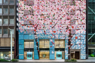 Renovirani Tiffany & Co. butik u Tokiju je u punom cvatu zahvaljujući Dejmijenu Herstu