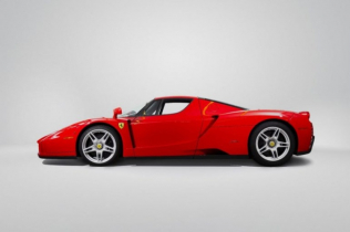 Veteran Formule 1 Fernando Alonso prodaje svoj izuzetno redak Ferrari Enzo