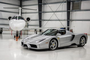 Netaknuti Ferrari Enzo ide na aukciju sa samo 200 pređenih kilometara