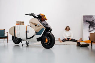 Novi BMW električni skuter dolazi sa besplatnom daskom za surfovanje