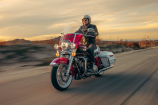 Novi Harley-Davidson Highway King oživljava duh 1960-ih