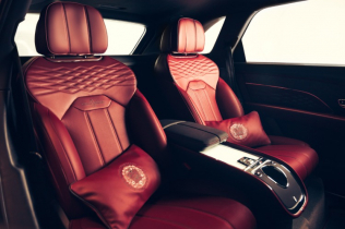 Bentley je predstavio ručno rađene jastuke za automobile povodom krunisanja kralja Čarlsa III