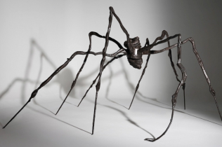 Gigantska bronzana skulptura pauka prodata na aukciji za rekordnih 32,8 miliona dolara