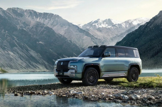 Ovaj luksuzni SUV se može pretvoriti u vaš privatni čamac