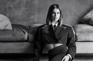 Kaja Gerber u stilu formalne elegancije u novoj Valentino kampanji