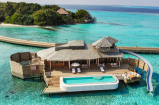 Lukuzno odmaralište na Maldivima nudi časove tenisa sa Danilom Medvedevom