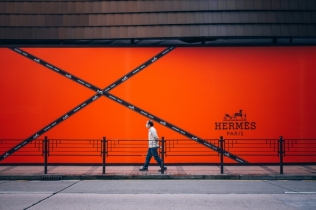Hermès na vrhu: Rekordne cene akcija i bonusi za zaposlene u 2024. godini