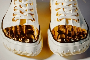 Schiaparelli lansira prve luksuzne patike - Gold Toe Trainser