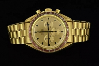 Misteriozni milioner platio rekordnih 2,2 miliona dolara za Omega Moonwatch Nila Armstronga