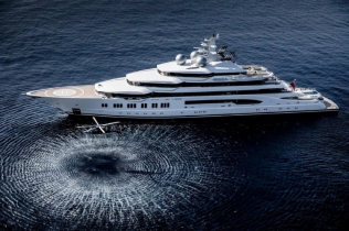 850.000 dolara mesečno iz džepa Amerikanaca: Amadea, najkontroverznija superjahta, sada traži novog vlasnika