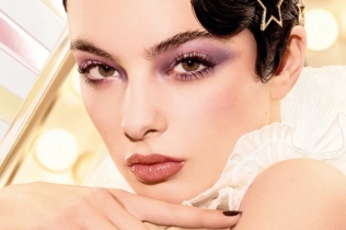 Deva Kasel sija u Dior Makeup prazničnoj kampanji za 2025. godinu