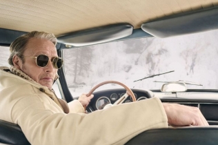 Zegna zima 2025 sa Madsom Mikelsonom: alpski luksuz u novom izdanju