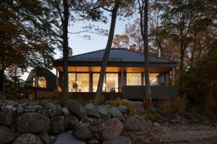 Rezidencija L’Échouage: arhitektura u ritmu plime i oseke reke Sen Lorans