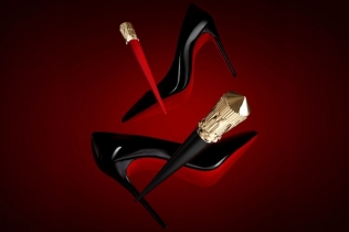 Rouge Stiletto: Christian Louboutin osvetljava scenu novim glamuroznim ruževima