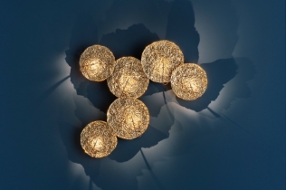 Catellani & Smith predstavlja Gold Moon zidnu lampu – svetlosna skulptura u zlatnom sjaju