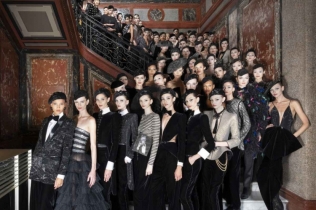 Giorgio Armani Privé predstavlja kolekciju visoke mode za jesen/zimu 2025–26: Noir Séduisant
