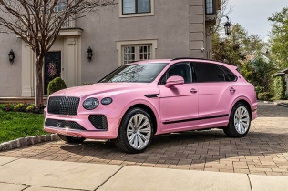 Bentley Bentayga EWB by Mulliner: Raskošan ružičasti san na četiri točka
