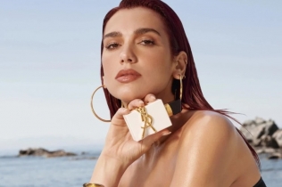 Dua Lipa blista u kampanji za Yves Saint Laurent Sunlit Libre L’Eau Nue