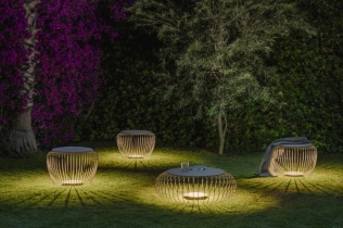 Vibia predstavlja "Outdoor Solutions" – svetlosne scenografije koje oblikuju atmosferu tokom cele godine
