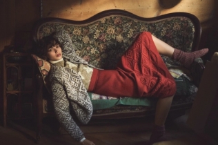 Holiday 2025: Loro Piana pretvara zimu u luksuzni zagrljaj