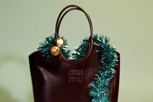 Miu Miu otkriva prazničnu kampanju 2025 — filmsku odu eleganciji, mladosti i nasleđu