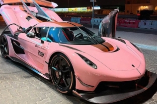 Pink hiperautomobil Pujana Mohtarija – Koenigsegg Jesko Attack u novom izdanju
