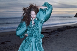 Saint Laurent leto 2026: glamur koji počinje tek kada padne mrak