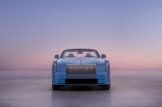Rolls-Royce šokirao svet novim modelom: električni kabriolet od 5,7 metara stiže u samo 100 komada