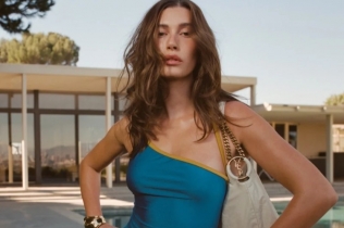 Hejli Biber je zvezda kampanje „Tangerine Temptation“ Saint Laurent