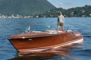 Mads Mikelsen donosi tihi luksuz na jezero Komo: ZEGNA Summer 2026 izgleda kao italijanski film bez ijedne greške