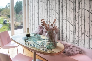 Pretty in Pink: HIMACS Ruby transformiše kuhinju, dok Banana donosi energiju kupatilu