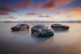 Aston Martin slavi 75 godina Pebble Beach festivala: Tri posebna DB12 S modela inspirisana legendarnim trkačima