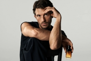 Džonatan Bejli postaje novo lice Giorgio Armani Beauty mirisa I Will
