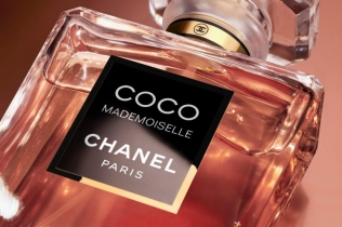CHANEL predstavlja novi COCO MADEMOISELLE CRUSH ABSOLU: Miris koji osvaja na prvi susret