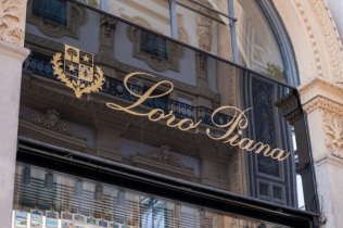 Milijardu evra za kašmir. Kralj luksuza preuzima kontrolu nad Loro Piana