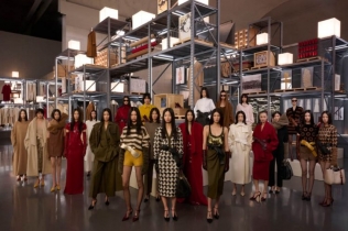Max Mara Resort 2027: „Kinetic Chic“ spaja Bauhaus estetiku i savremeni luksuz