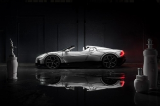 Bugatti W16 Mistral Blanc Éternel: porcelanska umetnost u pokretu