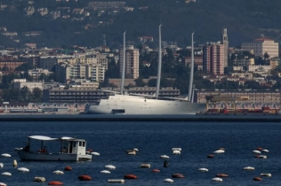 Ruska superjahta od 600 miliona dolara postaje sve veći teret za Italiju: Poreske obveznike bi uskoro moglo da sačeka još 12 miliona dolara troškova
