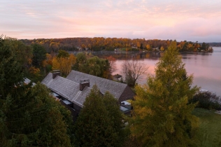 Kuća na jezeru u Magogu: Savremena arhitektura inspirisana kvebečkim ambijentom