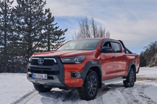Toyota Hilux i put bez plana: avantura ka Mokroj Gori koja redefiniše vožnju
